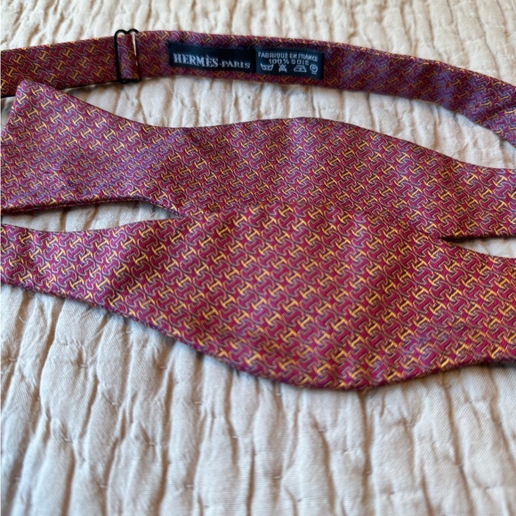HERMES Men’s Bow Tie in Red & Yellow, 100% Silk, Made in Paris, good condition - Picture 2 of 8
